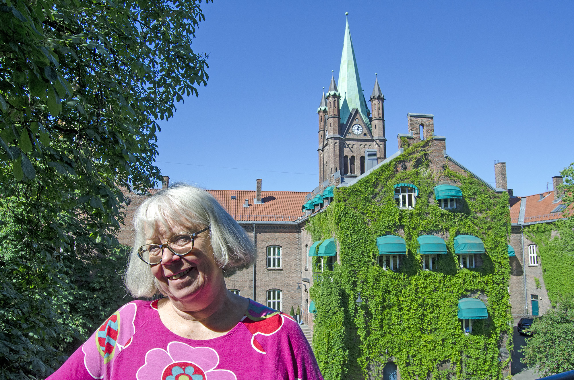 Byantikvar Wilberg foran Fafo-bygget sommeren 2018.